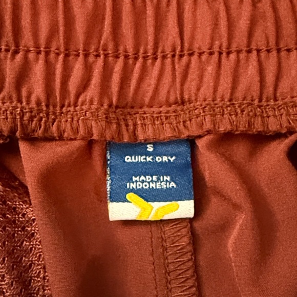 Old Navy Stretch Tech Women's Rust Shorts Size S! - Picture 2 of 2